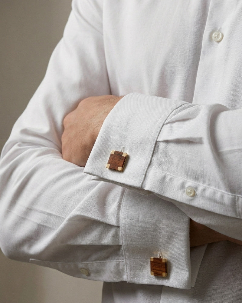 Bouton de manchette en bois carré coins dorés homme